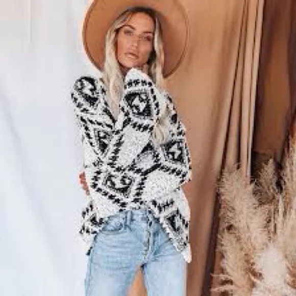 Daphne Lo Black and White Geometric Polyester/Acrylic Sweater - Picture 5 of 5